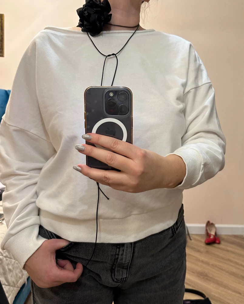 Классный свитшот. футер плотный. но без начеса. Хорошая базовая вещь два все случаи жизни