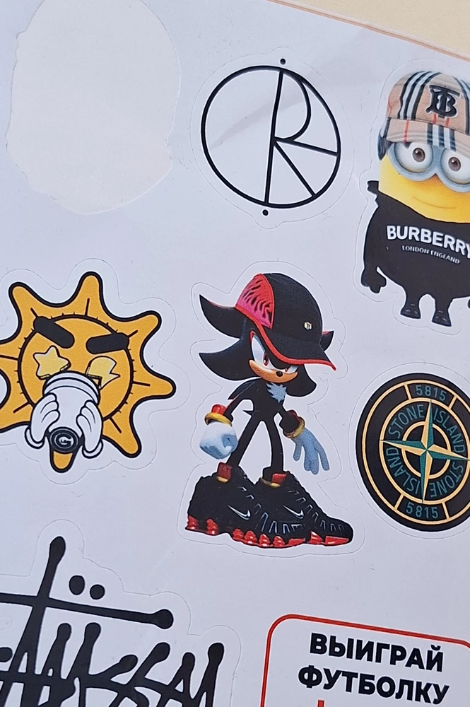 просто лучшая футболка!! приятный материал, хороший принт))
мне все нравится советую!!!
за наклейки отдельное спасибо, все ах*ено