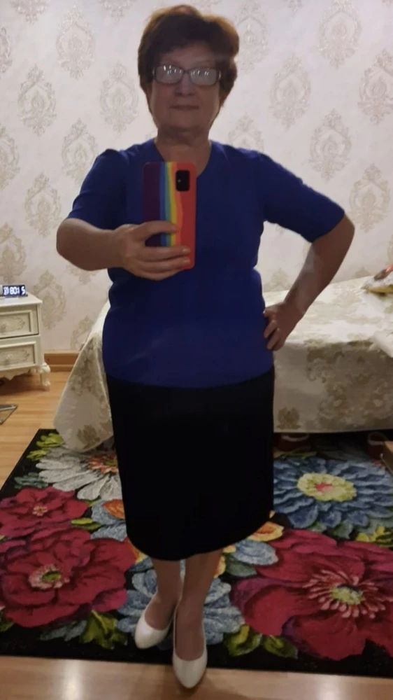 Шикарный джемпер. Приятный на ощупь, хорошо сшит и отлично сидит. Не удержалась и купила сразу несколько. Очень довольна покупками. Спасибо WB !!!