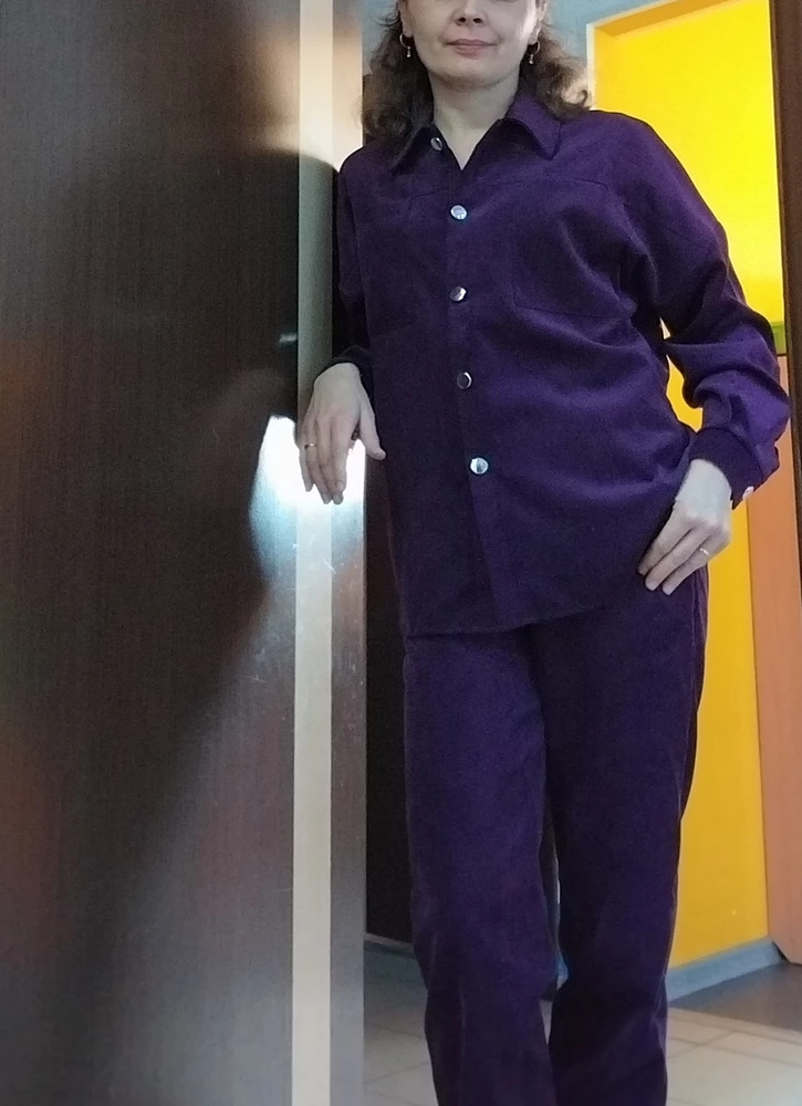 Спасибо! Беру у Вас уже третий костюм.  Идеально 42 размер на мой рост 164 см. Другие производители- короткие штаны,широкая рубашка.  У Вас все на меня))) Цвет очень порадрвал. Качество нравится 👍