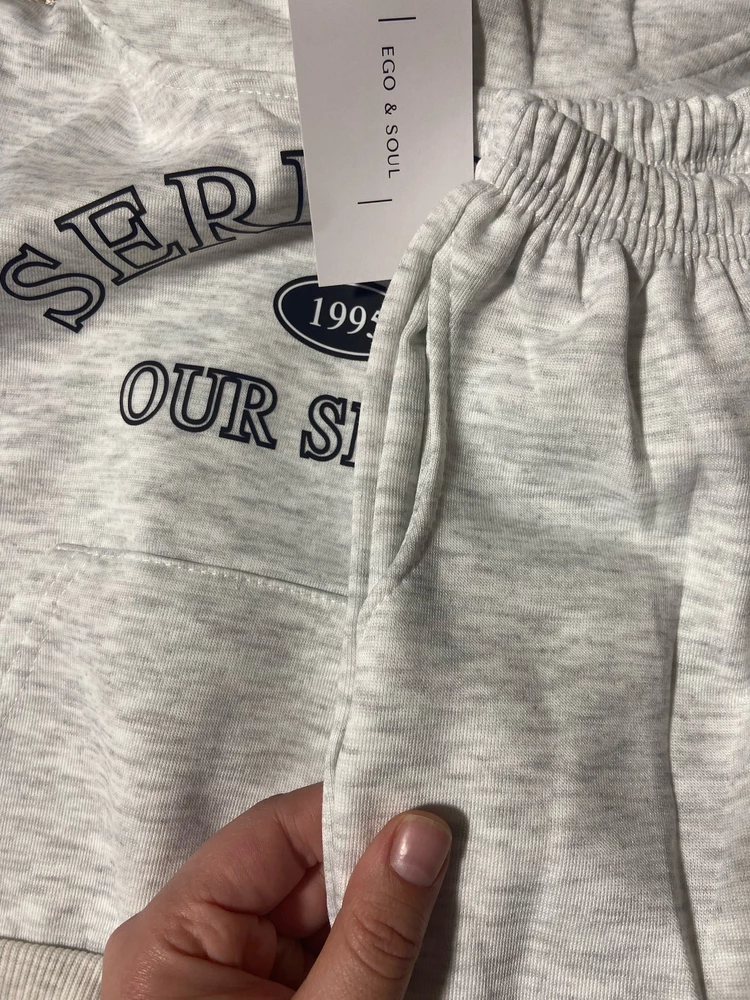 Костюм просто бомба, очень сильно понравился 
По качеству без вопросов! 
Заказ пришел буквально за 1 день, уже успели поносить😊🙏