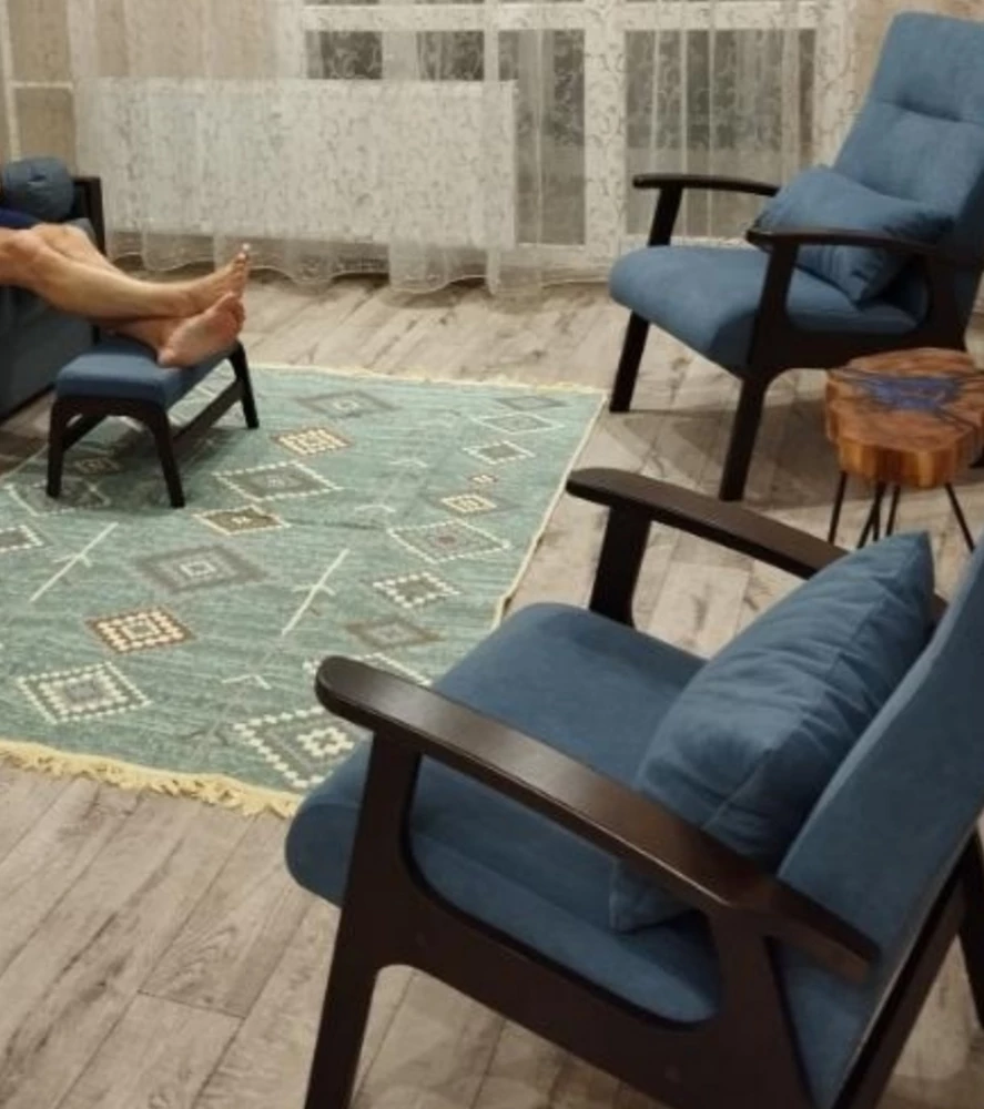 Брали родителям, им очень понравилось. Пришли даже раньше срока, плюс взяли пуфик в цвет