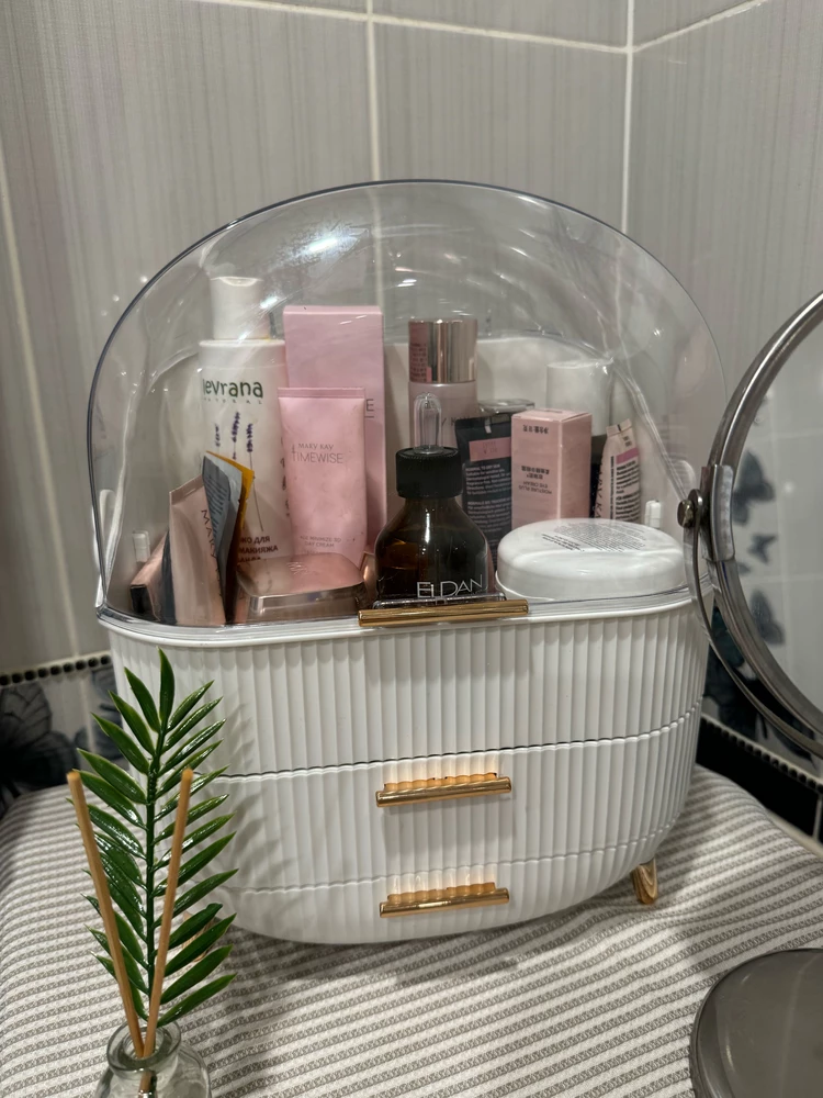 Прочитала отзывы и решила заказать. Спасибо всем, кто написал восторженные отзывы. Очень удобный портативный органайзер. Выглядит аккуратно. Вмещает много косметики, цена прекрасная.  Спасибо изготовителям.