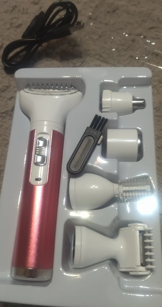 Триммер очень классный. Не знаю кому он не зашел, но удаляет волоски безболезненно, мягко и нежно. Попробовала большую насадку, круглую и для бровей. Все отлично справляются.    Слабоват конечно, НО! У меня был мощный триммер водный и вот он то как раз и дёргал волоски, и от этого раздражение было,потому что скорость большая была. Поэтому возможно что это не недостаток в данном модели. Он так нежно бреет, думаю раздражения точно не будет.