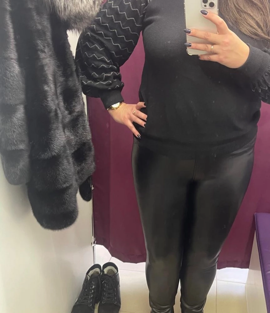 Штаны бомба! Померила в ПВЗ и ушла в них домой, не хотелось снимать. Удобные, эффектные, я столько комплиментов на работе не слышала ни разу!! На талию 96 бёдра 118 подошёл размер 56 , полностью соответствует размерной сетке. Утягивает на ура! Хочу взять в других цветах, когда будет наличие в размере 56???