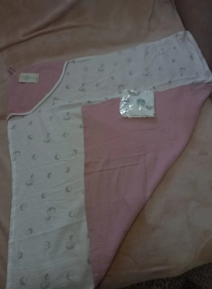 Полотенце мягкое,приятное, рекомендую к покупке. Спасибо за подарок муслиновый платок.