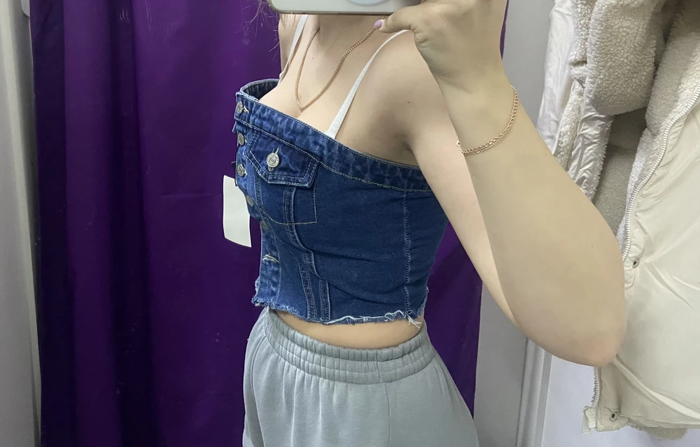 Топ действительно соответствует размерной сетке 👍🏻Но я начиталась отзывов, где пишут, что он очень маломерит) взяла больше 🙈Так как грудь 3го размера, естественно большой оказался, а так качество супер🔥 Как появится закажу все таки свой размер)