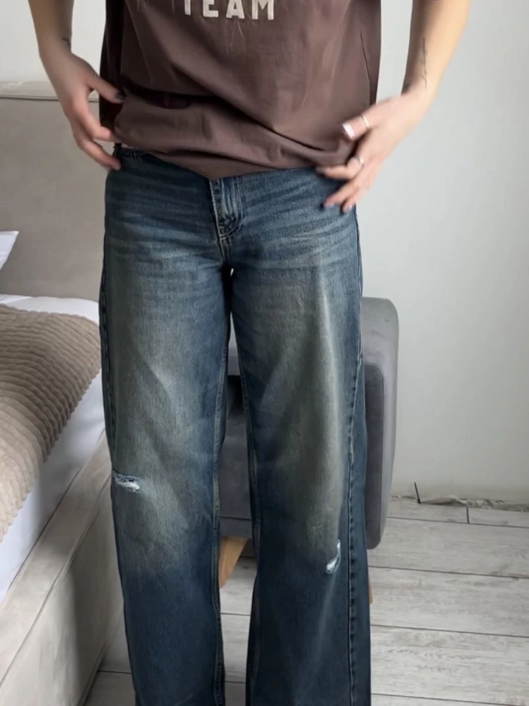 классные джинсы в трендовой расцветке, очень долго искала и наконец то нашла, качество шикарно, сидят отлично
на рост 168 идеально