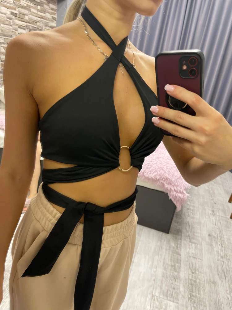 Топ шикарный, есть много способов его надеть, как позволяет ваша фантазия.. Мне очень понравился, советую продавца👍🏻