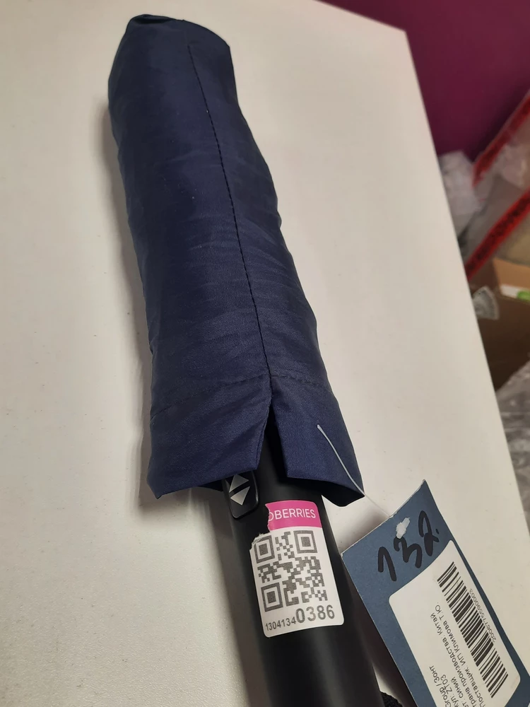 Продавец отнёсся наплевательски. Отправили никак не упаковав. Грязный. Купил на презент. 😬
Зонт целый. Но вываляли его просто ужас.
Товар норм. Продавца не рекомендую.