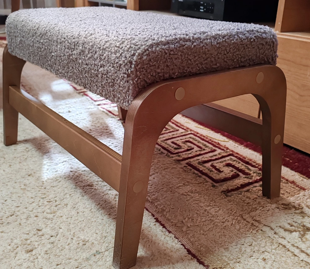 Очень довольна данной покупкой. Всё пришло целое и полный комплект. На сбор понадобилось не более 5 минут. Смотрится аккуратно и стильно. Спасибо за качество.