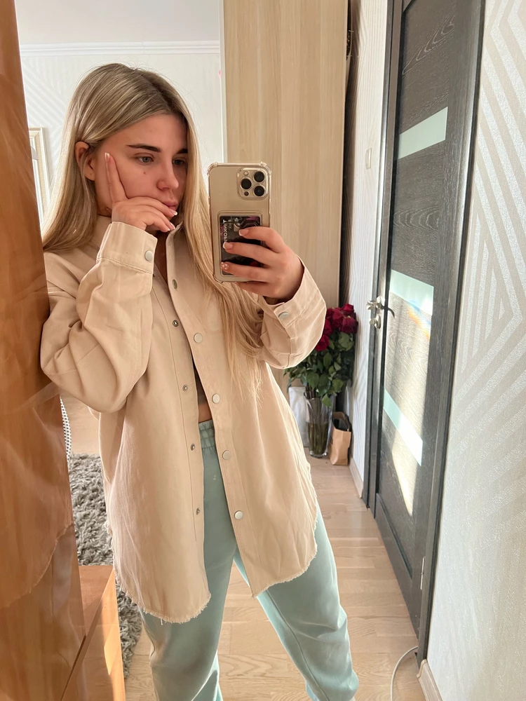 Рубашка хорошего качества , пришла быстро . Швы все ровные . Цвет очень красивый.