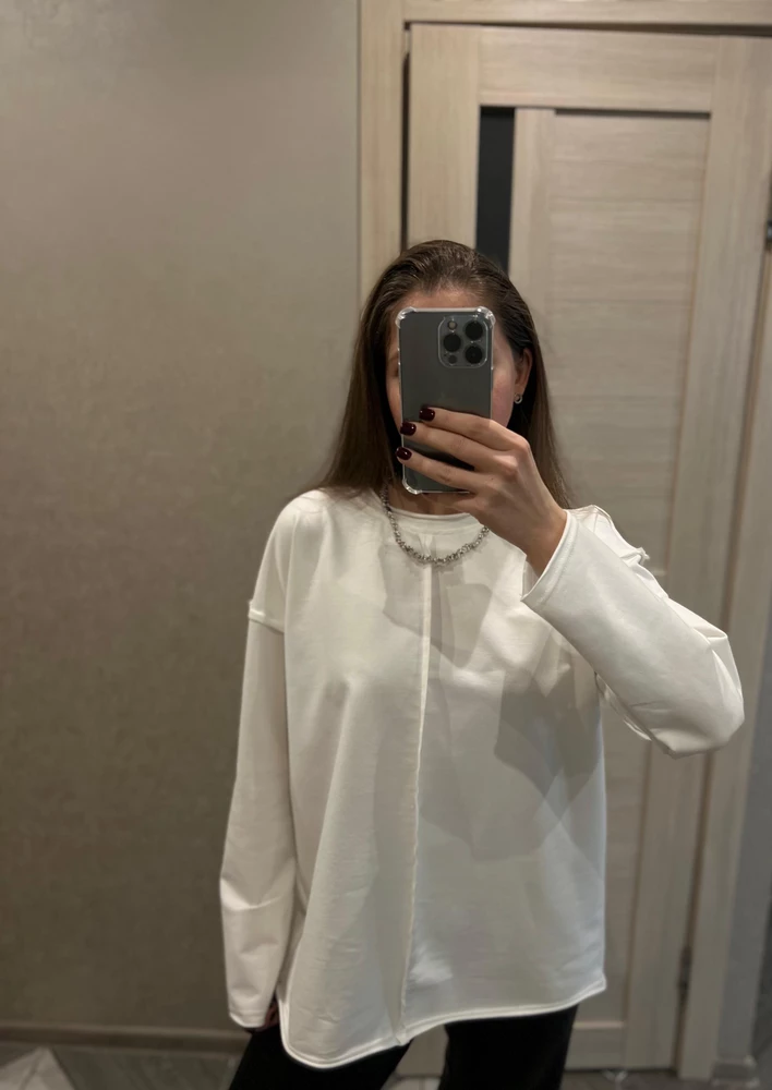 Хорошего качества лонгслив. Швы ровные, не просвечивает. Рекомендую!