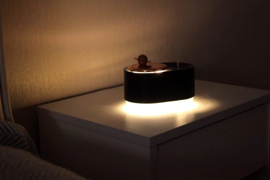 Отличная упаковка , пришел целый. Ставлю рядом с кроватью, всю ночь работает без проблем, можно включить как ночник, пока все устраивает