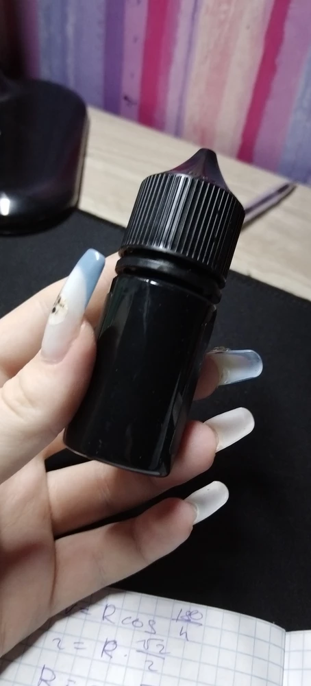 пигиент кайф чёрный-чёрный, но баночка пришла с трещенкой, не выливается, но перчатки пачкает