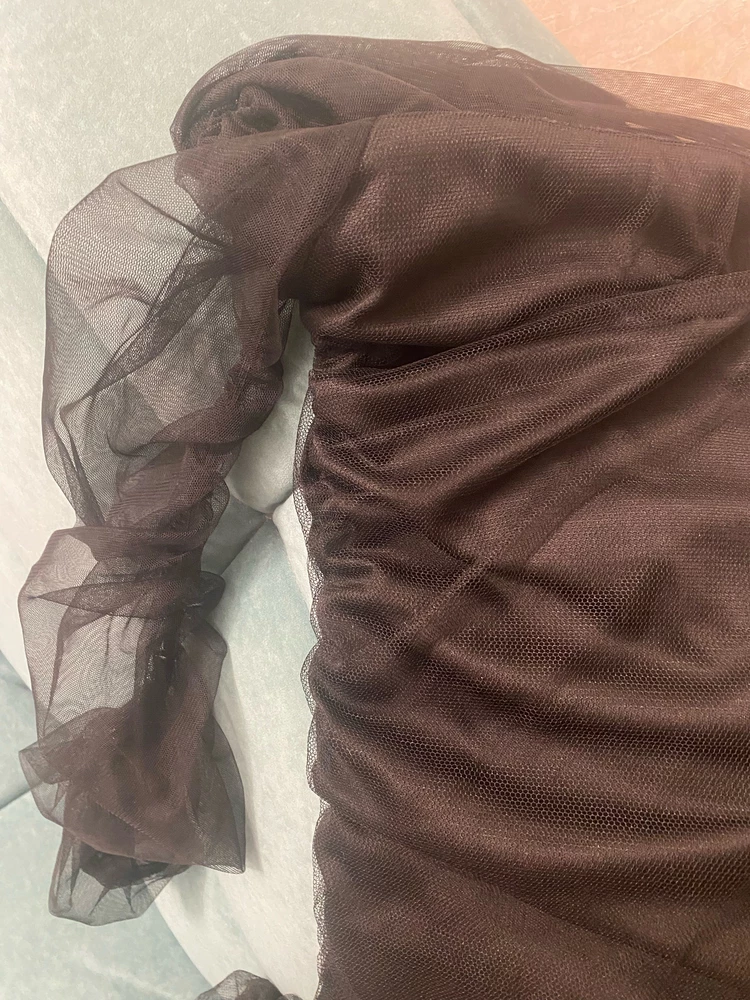 не ожидала получить за эту цену такой качественный товар, на любой вечерний выход идеально, очень понравилась легкая ткань