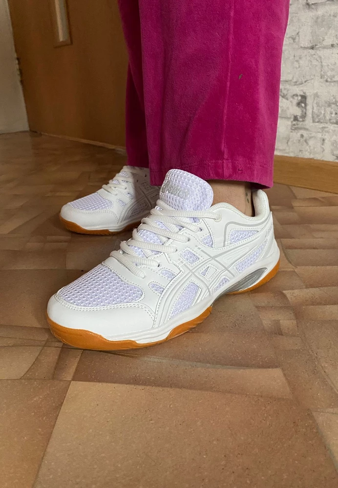 Девочки, это любовь с первого взгляда )
Идут в размер, легкие, не много с запахом, но быстро выветривается) быстрая доставка, короче одни плюсы! Спасибо !