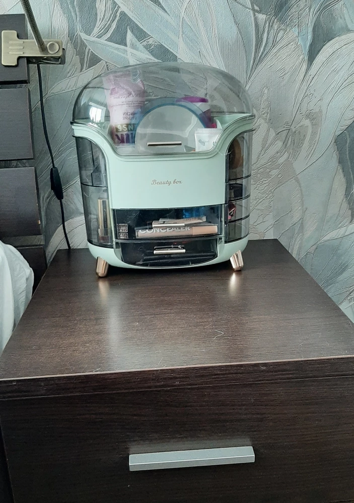 Очень понравился, вписался в интерьер косметика аккуратно разложена.