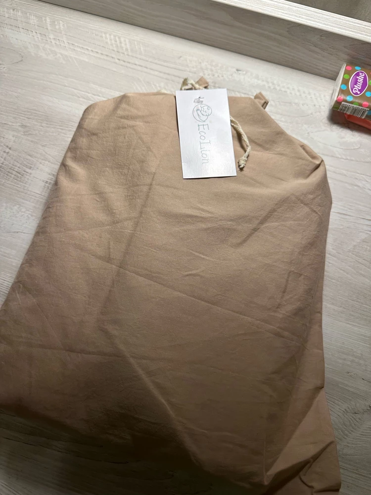 Отличное постельное бельё 👍 
После стирки цвет не поменяло, не мнётся. Бельё мягкое, нежное, одно удовольствие спать на нём. Пришло в прекрасном мешочке, в котором можно хранить. 
Спасибо продавцу, рекомендаю. Доставили за 1 день.