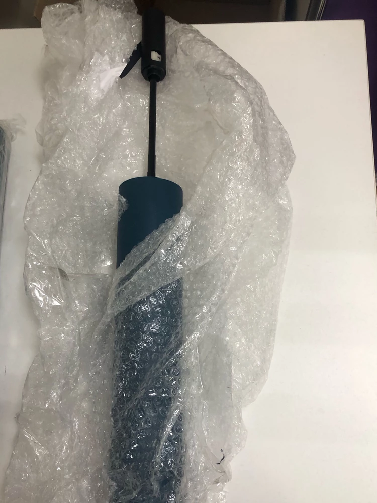 Нет просто слов!!! Прислали зонт в таком виде, как на фото….. Как можно было отправить такой товар? Видимо были покупатели, которые забирали такой товар и сами «ремонтировали»…. Раз такое практикуется у продавца 🙁