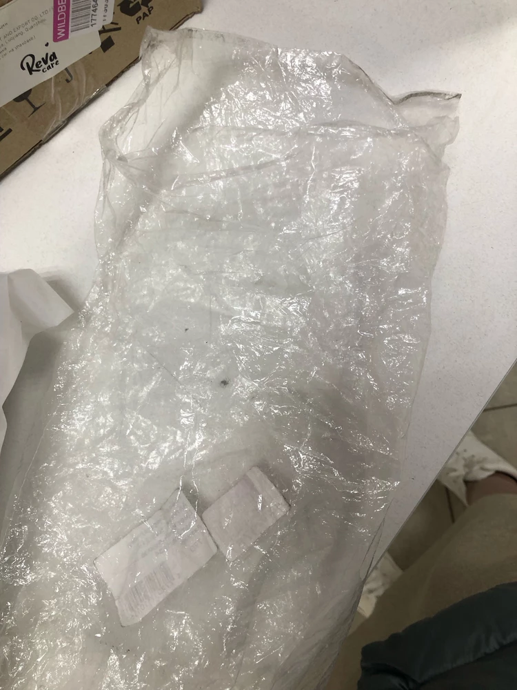 За такую цену упаковать можно было лучше, пришло в мятом грязном пакете, цвет более рыжий не как на фото, некрасивый, бюстгалтер неплохой но не за 2600