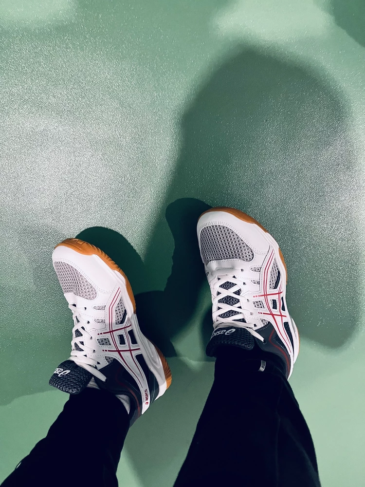 Размер не врет. С виду неплохие, взяла для тренировок и соревнований, как быстро развалятся- тайна, которую предстоит разгадать)