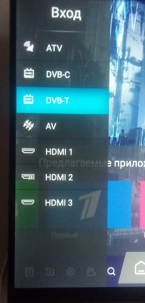 Где DVB T2 при покупке выбирал чтобы с двумя пультами не пользоваться  *** в описании есть эта функция а на самом телевизоре её нет