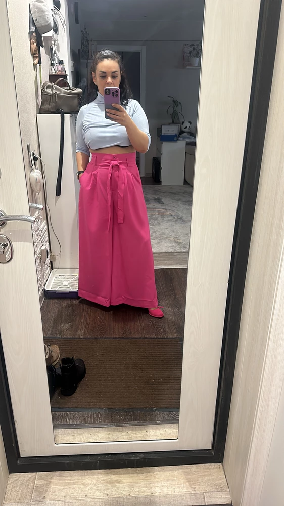 Брюки идеальные! Ткань, покрой. Но с моим ростом не очень смотриться. Рекомендую!!!