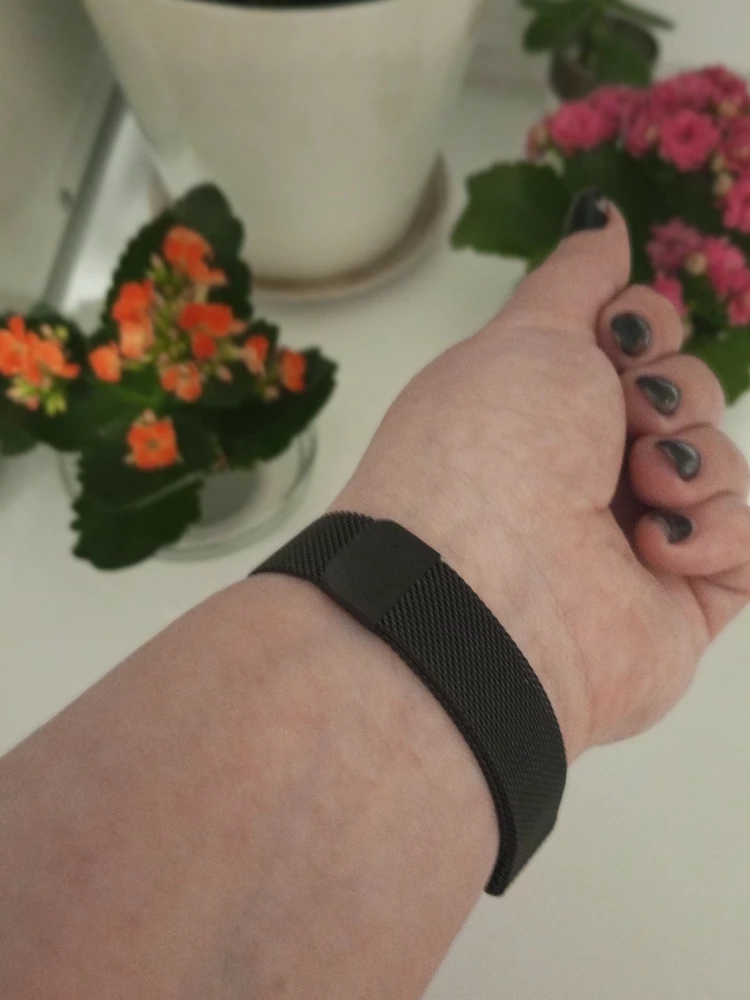 Хороший ремешок , то что хотела не сильно широкий , на женскую руку самое то, с золотыми часами смотрится хорошо, спасибо, посмотрим как будет в носке