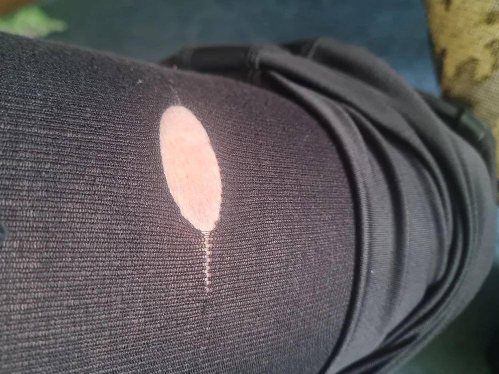 Ужасные. Одела два раза, на пальцах стёрлись. Затяжки по всей длиннее.