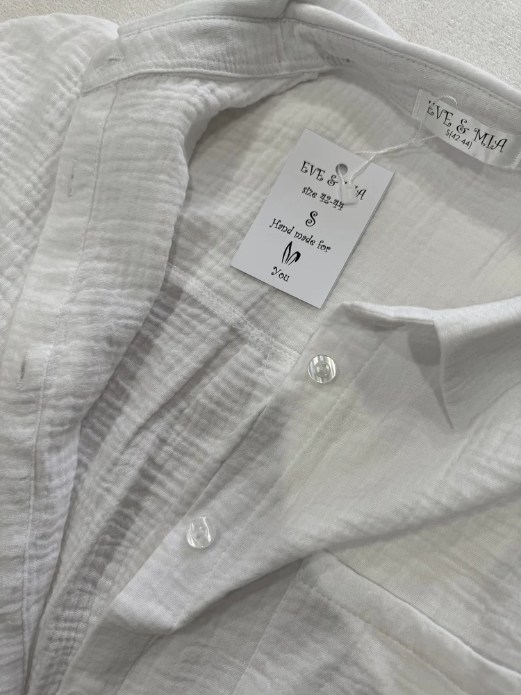 Костюм офигенный 👍🏻 Качество приятное, на лето будет самое то! Рубашка немного свободная, что очень удобно, резинка на шортах держит хорошо и при этом не давит.
Костюм был в 2 упаковках, поэтому о сохранности при доставке можно не переживать.
В общем берите смело, не пожалеете!