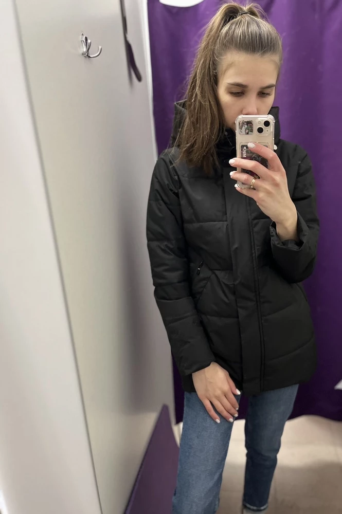 Шикарная куртка за свои деньги🖤 на весну то что нужно. Не сильно короткая и не длинная, как я хотела. Очень быстро доставили. Спасибо продавцу!