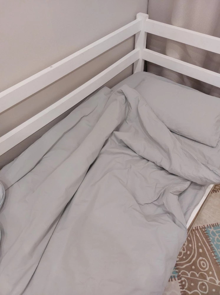 Комплект очень понравился! Ткань супер, плотная, при этом очень мягкая и приятная. После стирки, по ощущениям, стала ещё мягче. Отдельное спасибо продавцу за мешочек для хранения, супер идея!