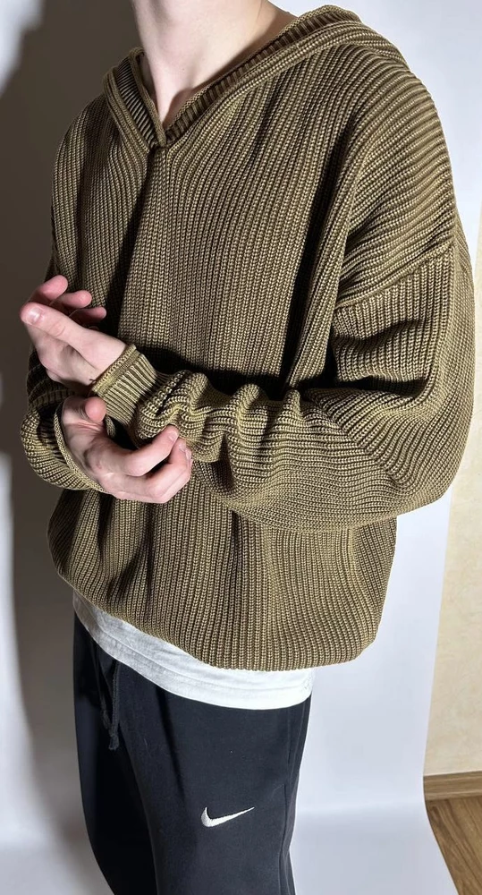 Свитер бомба 
Приятный на ощупь !