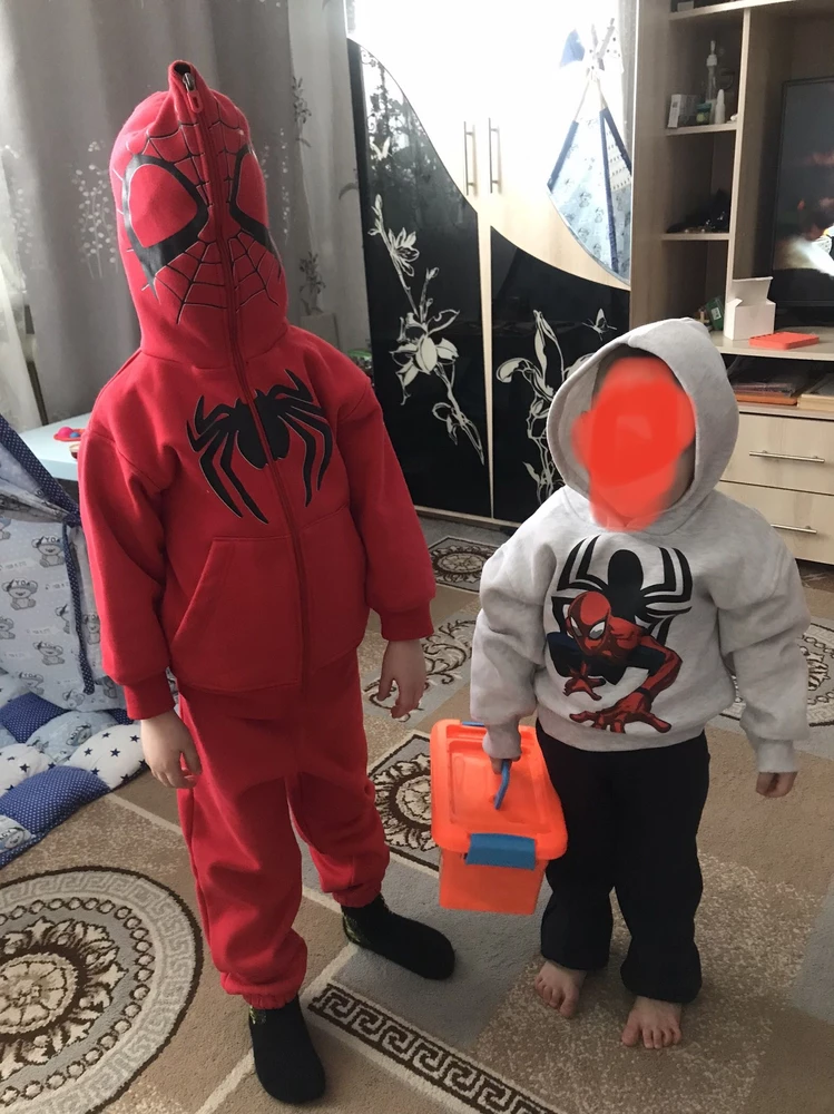 Костюм очень клевый качественный,только штаны на талии резинка чуть туговата!а так рекомендую,и цена и качество,спасибо производителю)))