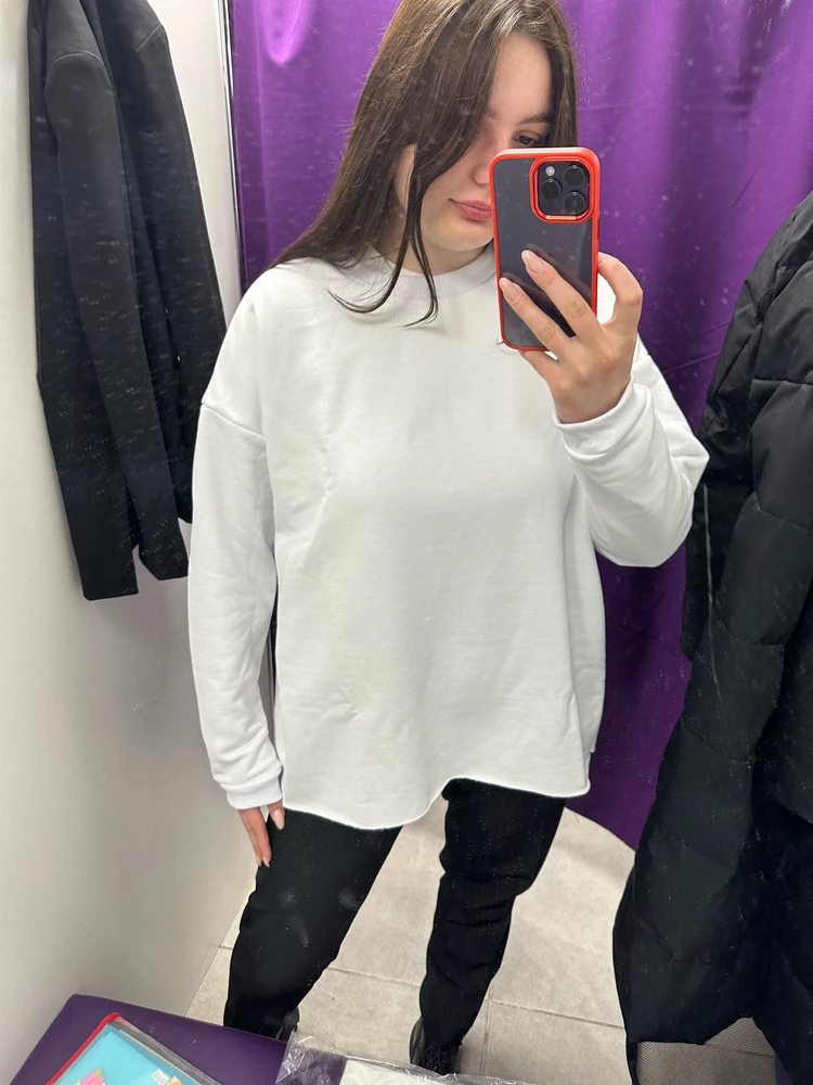 Качество ткани-супер! 
Единственный косяк- это головина(очень большая). Но понравился очень и решила забрать!☺️