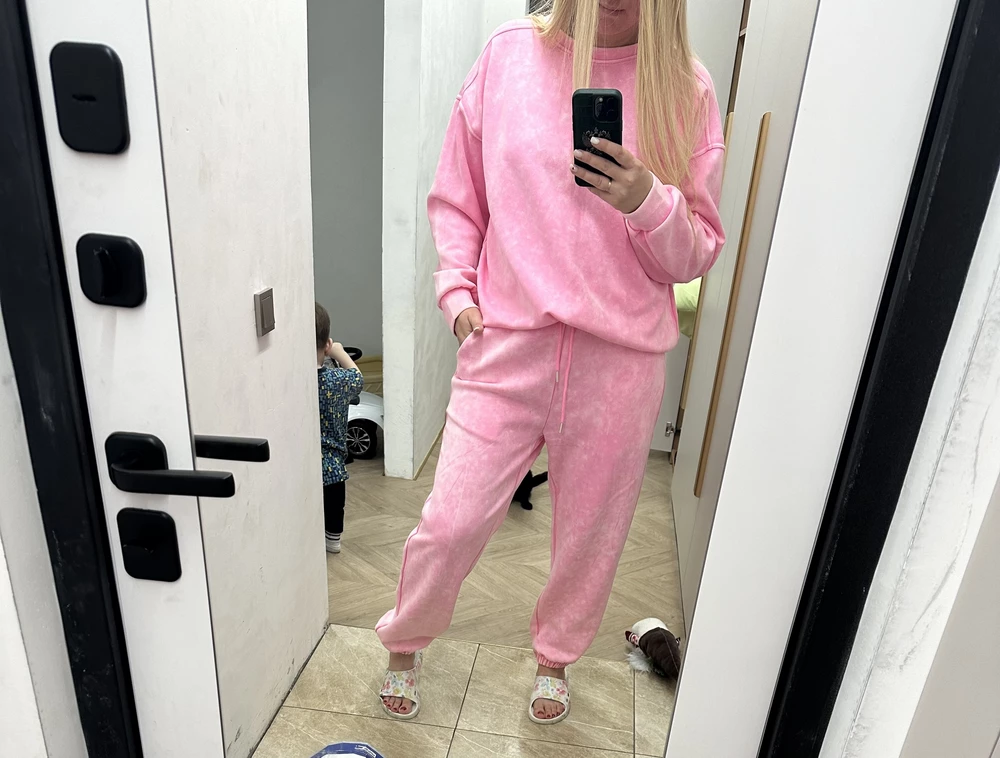 Цвет пушка 🩷 качество хорошее . Самое главное , на 48 размер очень свободно и комфортно