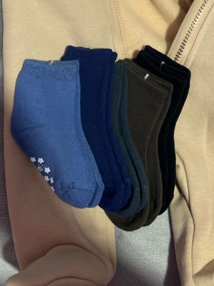 Носочки качественные, хорошие, но не от 0.. на вырост будут) рекомендую