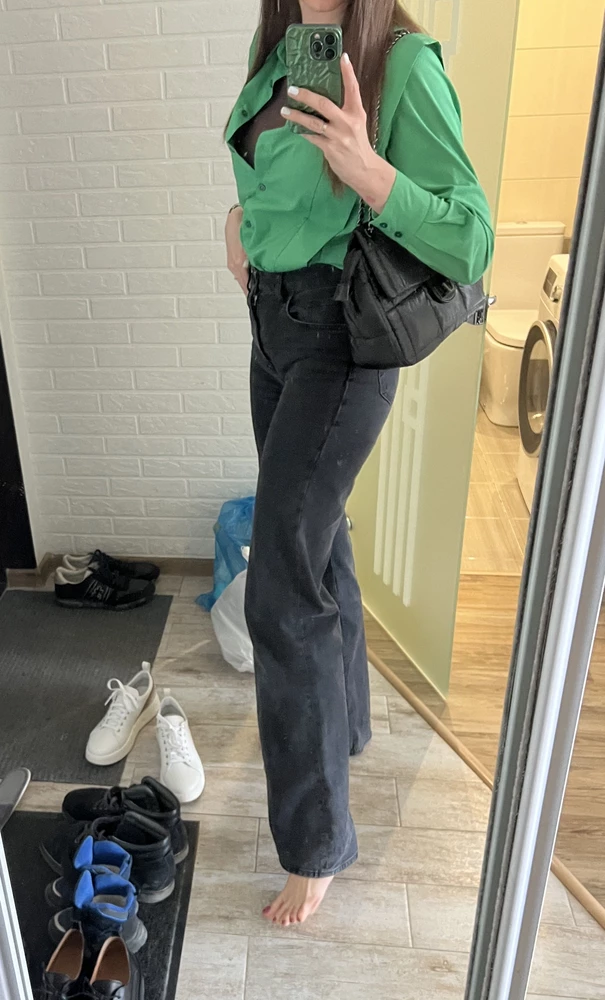 Об 98, р-р 27!!! Берите по размерной сетке, длина шагового шва соответствует (рост 182- но аномально длинные ноги, ориентируйтесь на шаговый шов). Посадка очень хорошая. В общем, крутые джинсы!