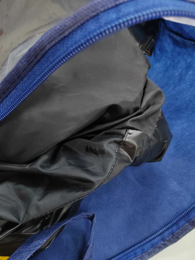 Пришёл ьлвар в рваной упаковке без замочка, нитки торчат прошито плохо, жалко что за такие деньги ты ждёшь качественный товар, а по итогу очень плохо