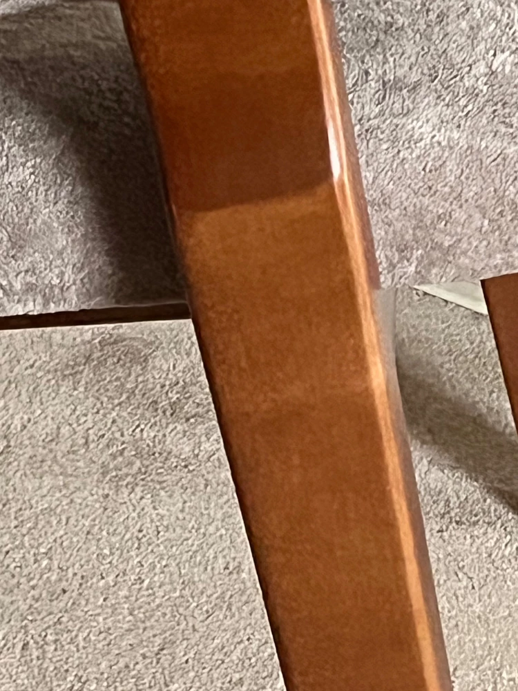 Вчера я получила товар через курьерскую службу, к сожалению не могла принять товар лично, через некоторое время распаковала стул и обнаружила откровенный брак в обработке(в поскраске) ножек стула, они все имеют разный цвет, а одна ножка покрашена в цвет зебры. К сожалению не знаю, как связаться с продавцом на прямую и была вынуждена написать рекламацию . Моя просьба состоит в обмене товара такого же цвета, но без брака ножек. Свяжитесь со мной и обсудим детали обмена товара