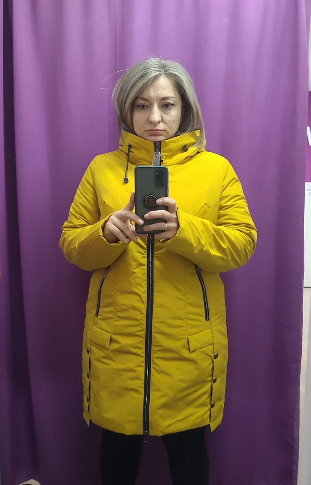 Мне оказалась велика, но ещё и очень тонкая, как ветровка.