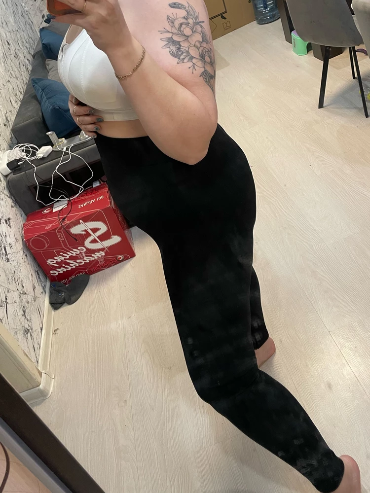 Леггенсы классные🥰
Ткань очень приятная 🤤
Ничего не давит, нигде не жмет🥲
С высокой посадкой вообще круто 🙃
Рекомендую продовца 👍
Видела еще поло, думаю закажу брату