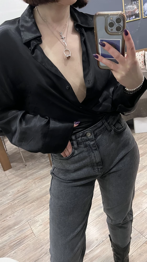 Искала джинсы под казаки, чтобы без складок в голенище заправлялись и подо все подходили – нашла 🔥 Вообще джинсы ношу редко, потому что обычно они давят на живот и в целом неудобные, а эти оказались мягкими, и ничего не давит нигде, удивительно. Кажется, теперь джинсы я буду носить чаще😉  Посмотрим, как после стирки себя поведут, пока что все нравится