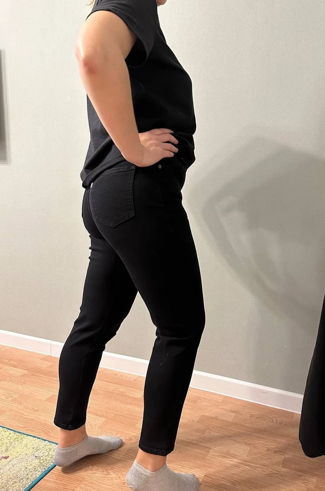 качественные джинсы) удобная посадка) мой любимый цвет) на весну и лето хорошо подойдут))) мои параметры бедра 110 талия 85.