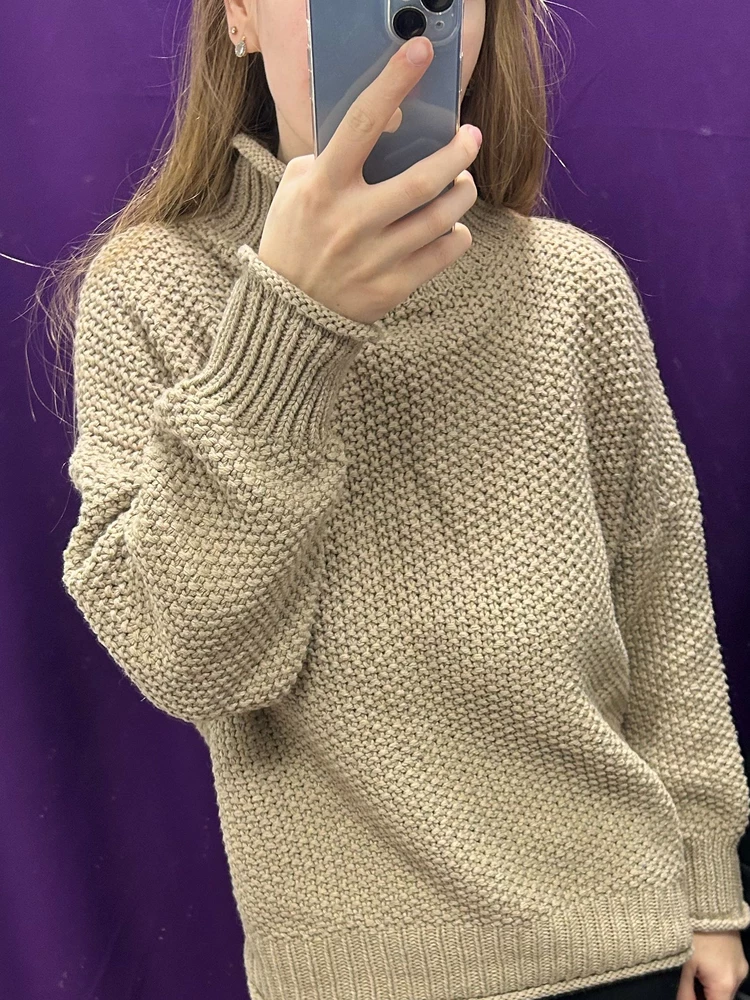 Цвет не соответсвует картнке, присутсвует запах