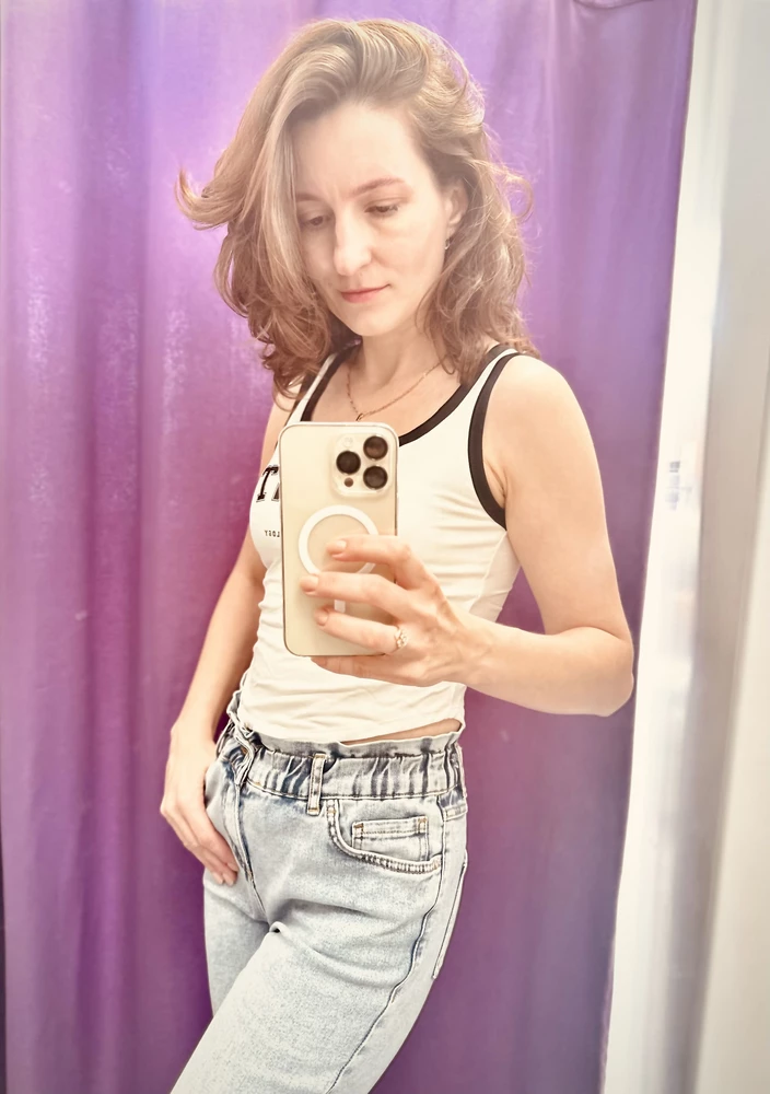 Отличная!!! По размеру подошла, ткань качественная и приятная. Жаль, мало расцветок, взяла бы еще.