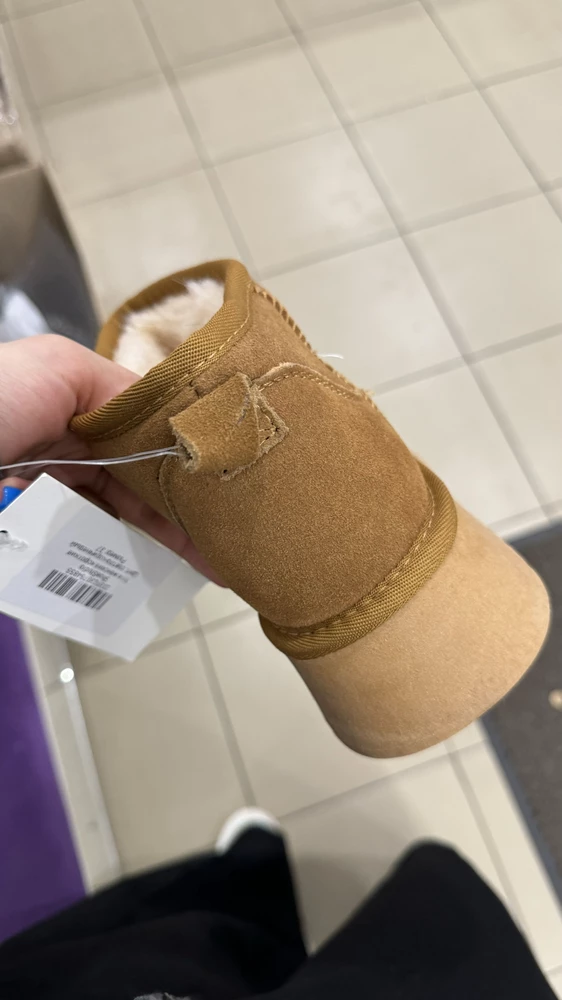 Отказ, потому что сзади нет бирки ugg😔
Хотя на карточке товара он как оригинал