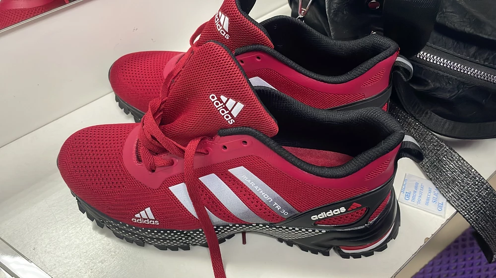 Все как на картинке,но не адидасовские,за эту сумму нормальные,размер подошел на 28см.