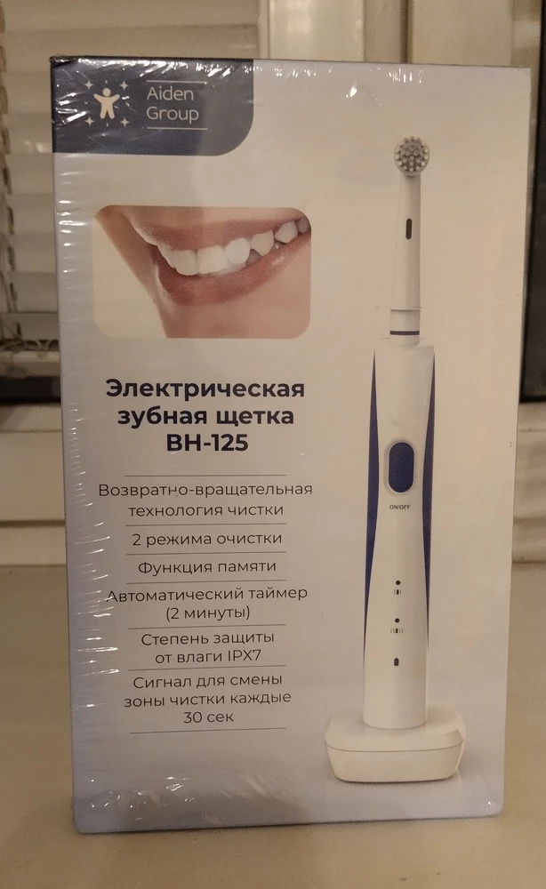 Купила эту щётку взамен Oral-B, которая прослужила 3 года и стала очень быстро разряжаться. Итак сравним: по цене эта щётка дешевле в два раза, чем Oral-B! Со своими задачами справляется не хуже Oral-B! По шумности работы практически такая же!Без подзарядки проработала МЕСЯЦ! И зарядилась за час! Описанию и заявленной комплектации полностью соответствует! Упаковка и содержимое целое! Я покупкой довольна и к покупке однозначно рекомендую! Огромное спасибо производителю, продавцу и конечно же WB!